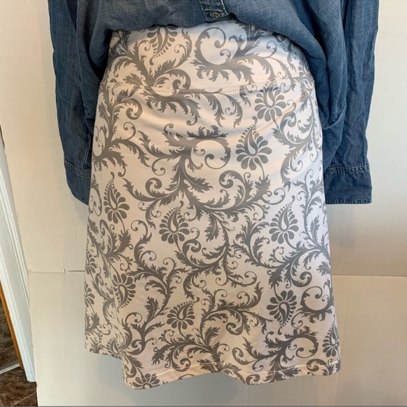 SALE!! Damask print skort stretchy athleisure belly control panel - Picture 1 of 11